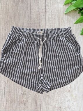 Billabong Women’s Striped Comfy Summer Beach Shorts in White & Gray, Small